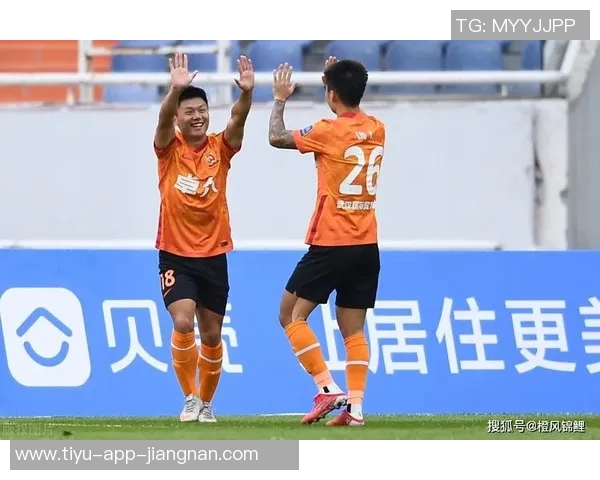 方昊回防积极却意外铲翻队友张源致敬马季奇经典瞬间引发笑声